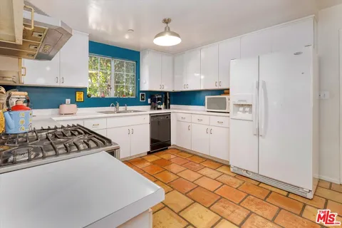 $999,000 | 1421 West Clark Avenue, Burbank, CA 91506