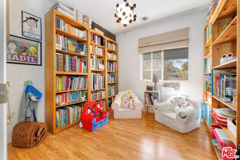 $999,000 | 1421 West Clark Avenue, Burbank, CA 91506