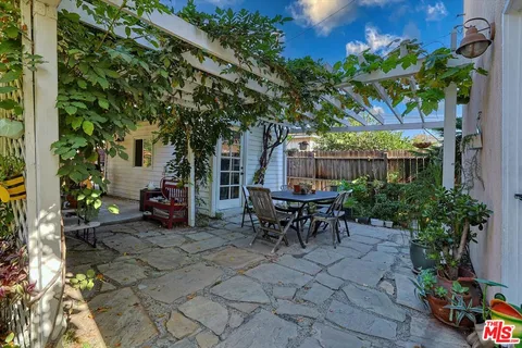 $999,000 | 1421 West Clark Avenue, Burbank, CA 91506