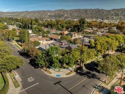 $999,000 | 1421 West Clark Avenue, Burbank, CA 91506