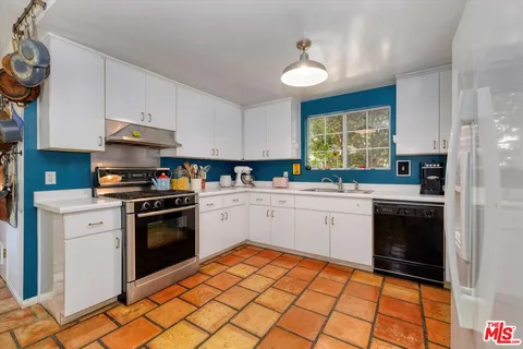 $999,000 | 1421 West Clark Avenue, Burbank, CA 91506