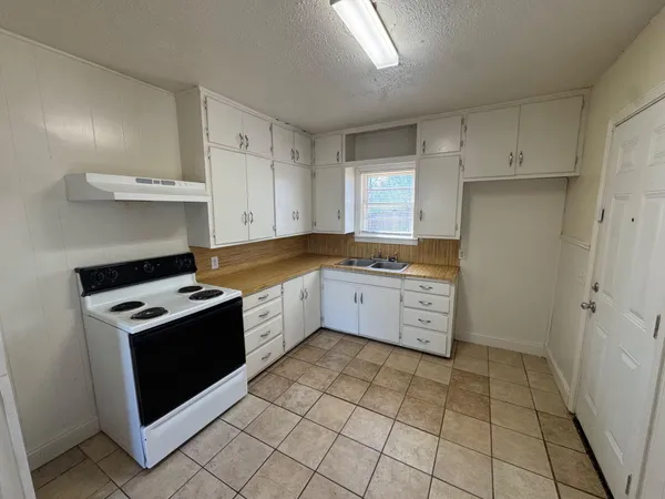 $895 | 2011 38th Street, Lubbock, TX 79412