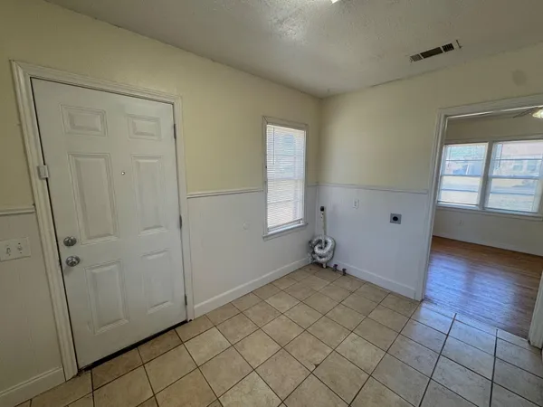 $895 | 2011 38th Street, Lubbock, TX 79412
