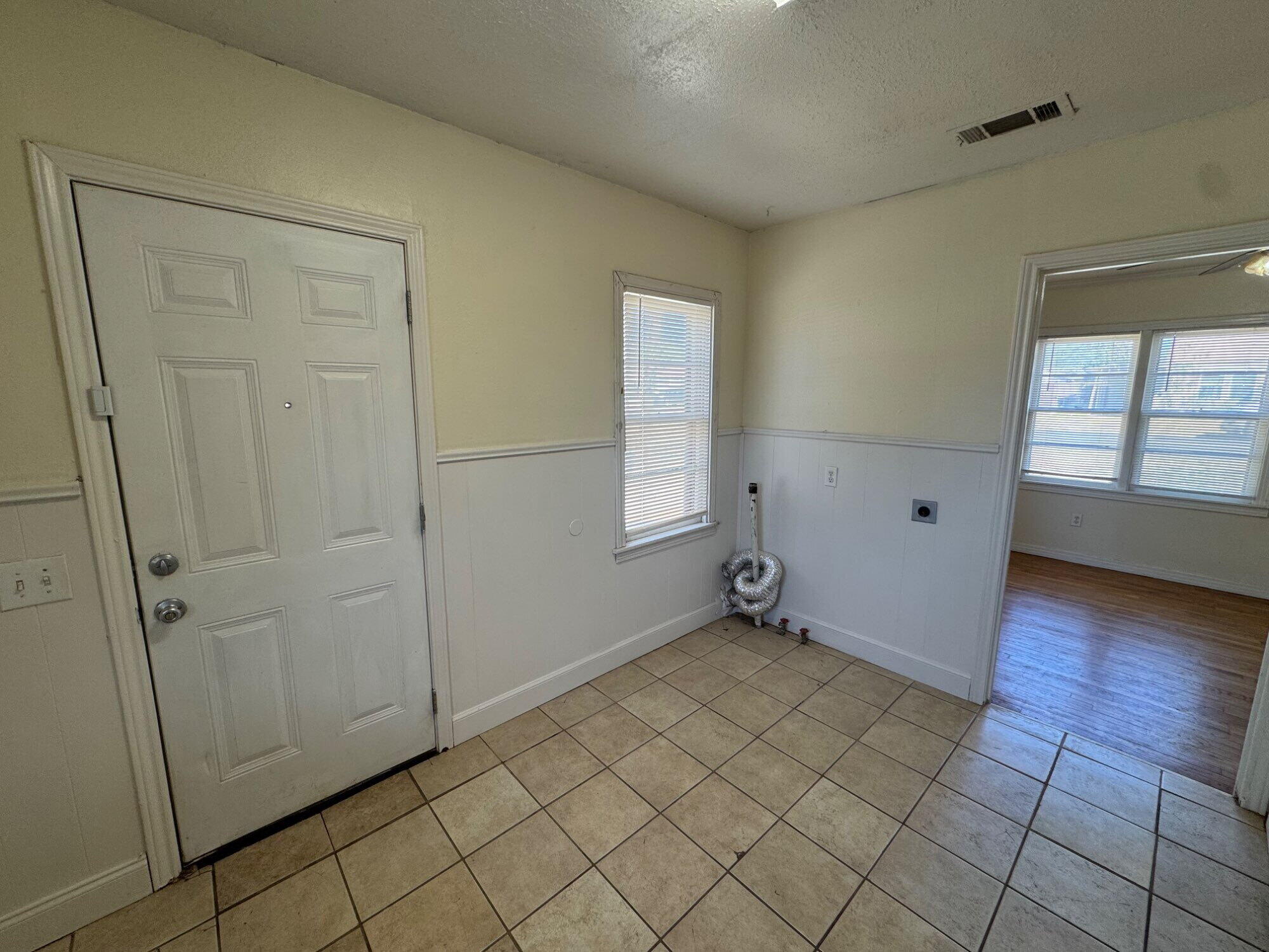 2011 38th Street Lubbock, TX 79412 - Photo 4 of 7 IMG_3919