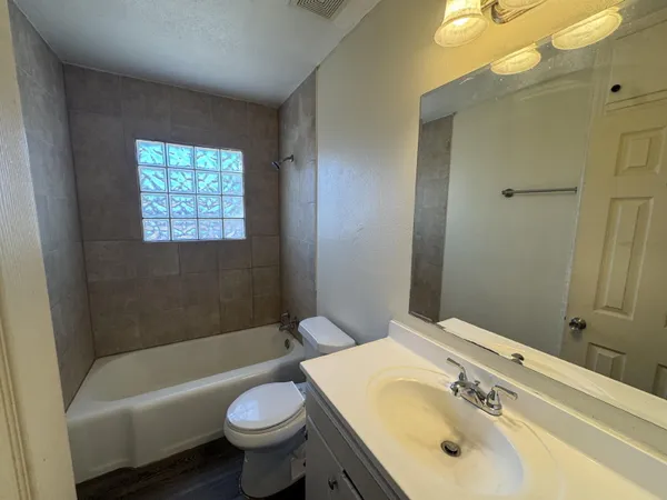 $895 | 2011 38th Street, Lubbock, TX 79412