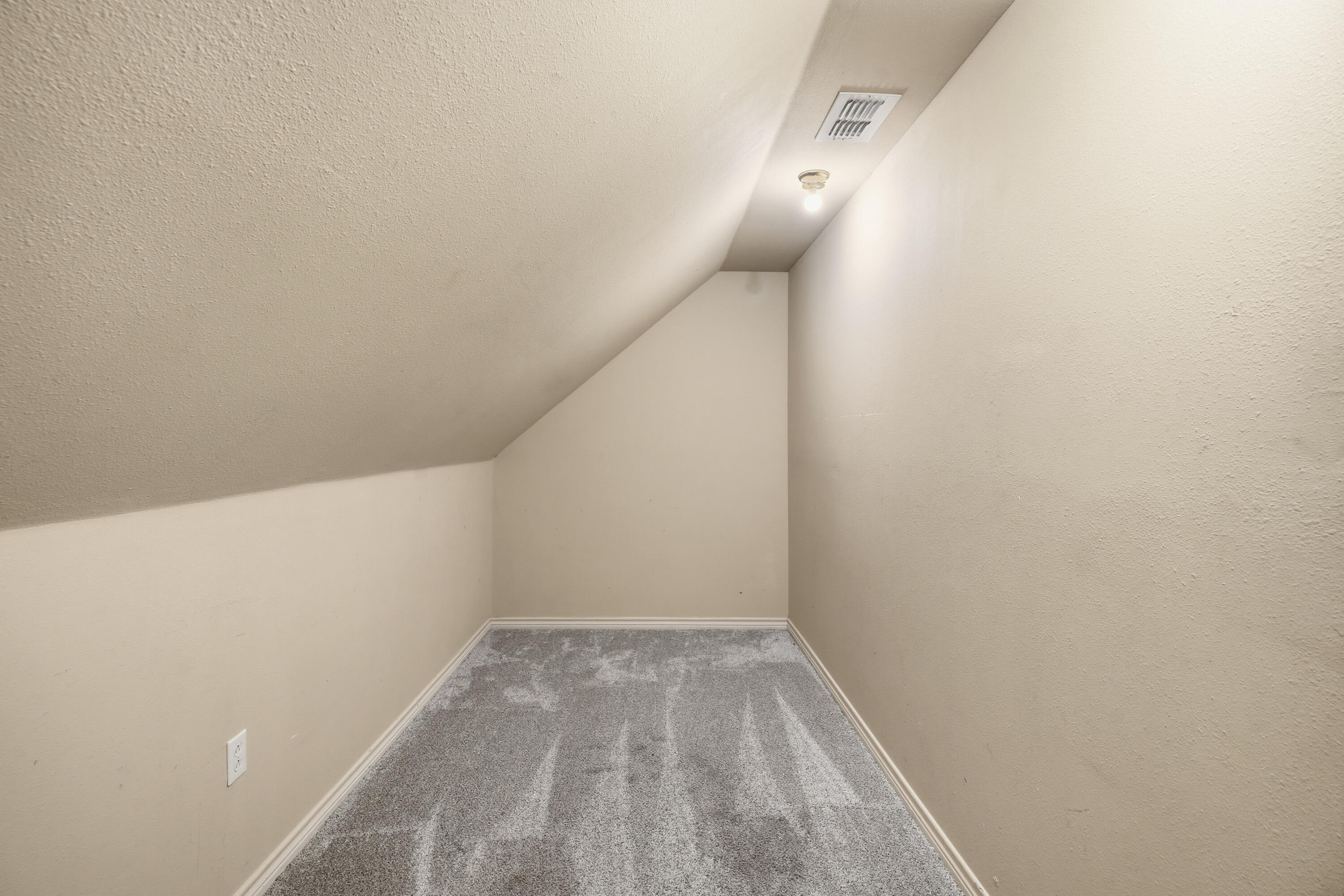 5601 County Road 7920 Lubbock, TX 79424 - Photo 37 of 68 a view of a small space