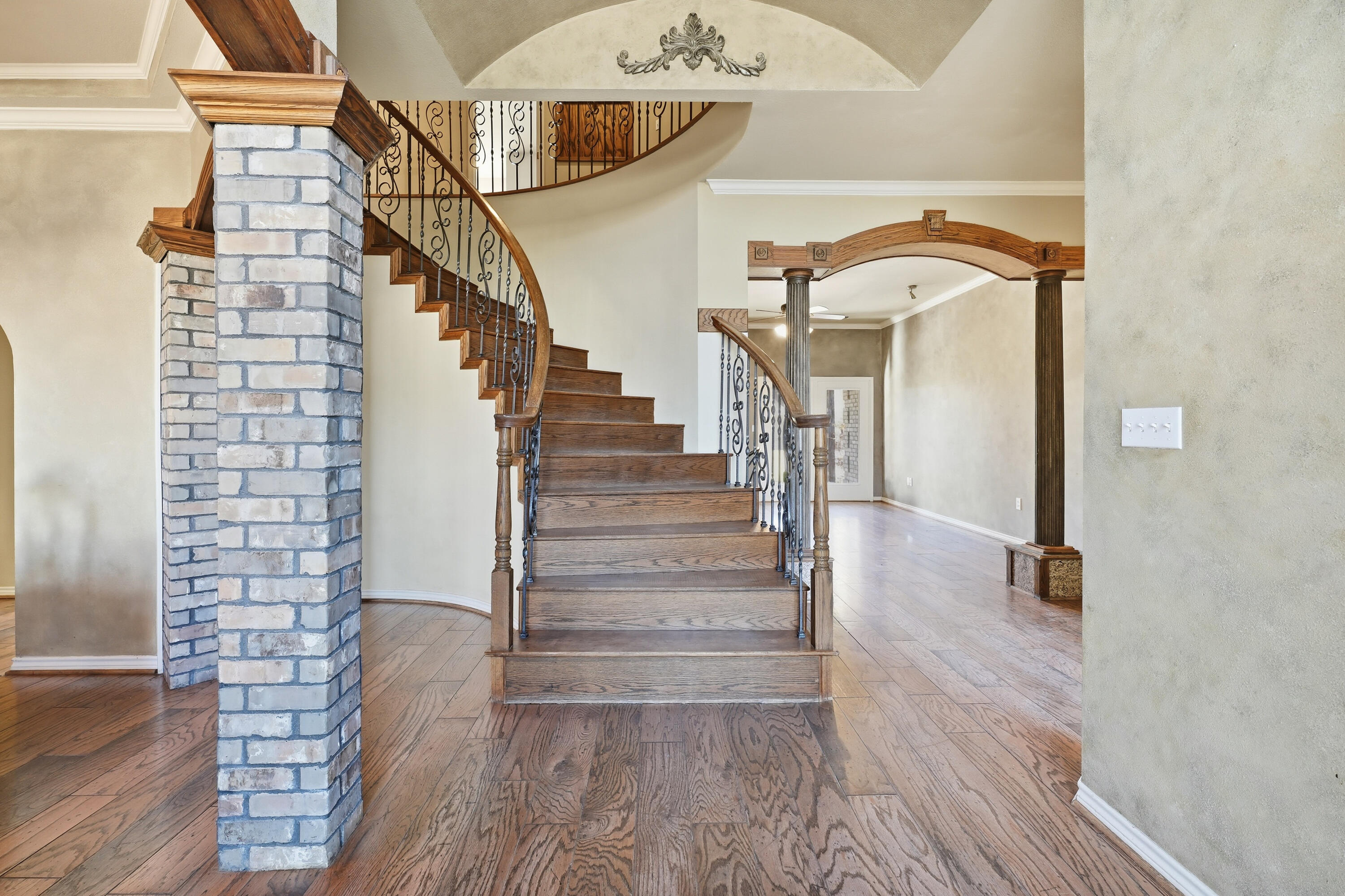 5601 County Road 7920 Lubbock, TX 79424 - Photo 4 of 68 Staircase