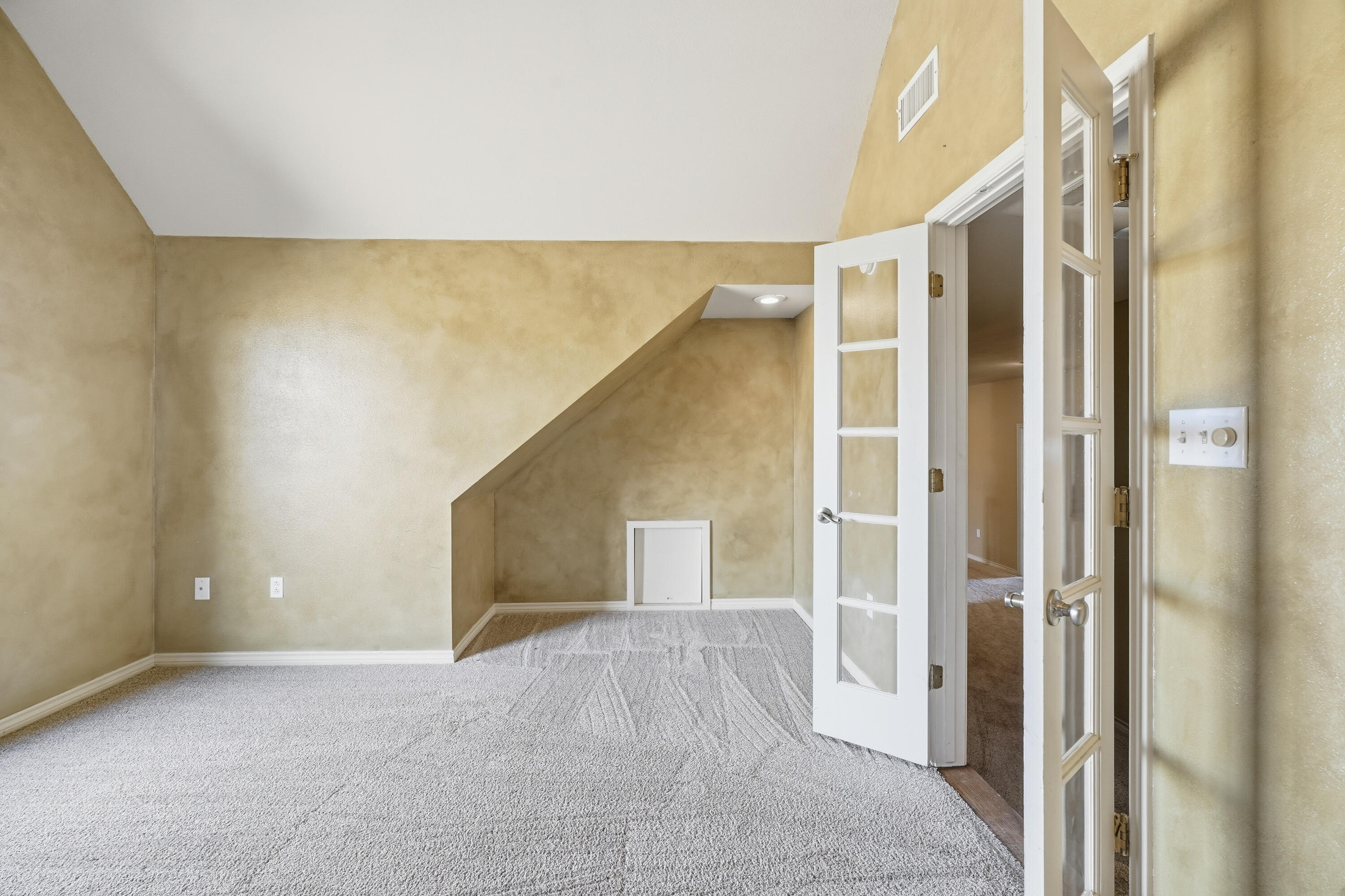 5601 County Road 7920 Lubbock, TX 79424 - Photo 44 of 68 a view of a big room with closet and windows
