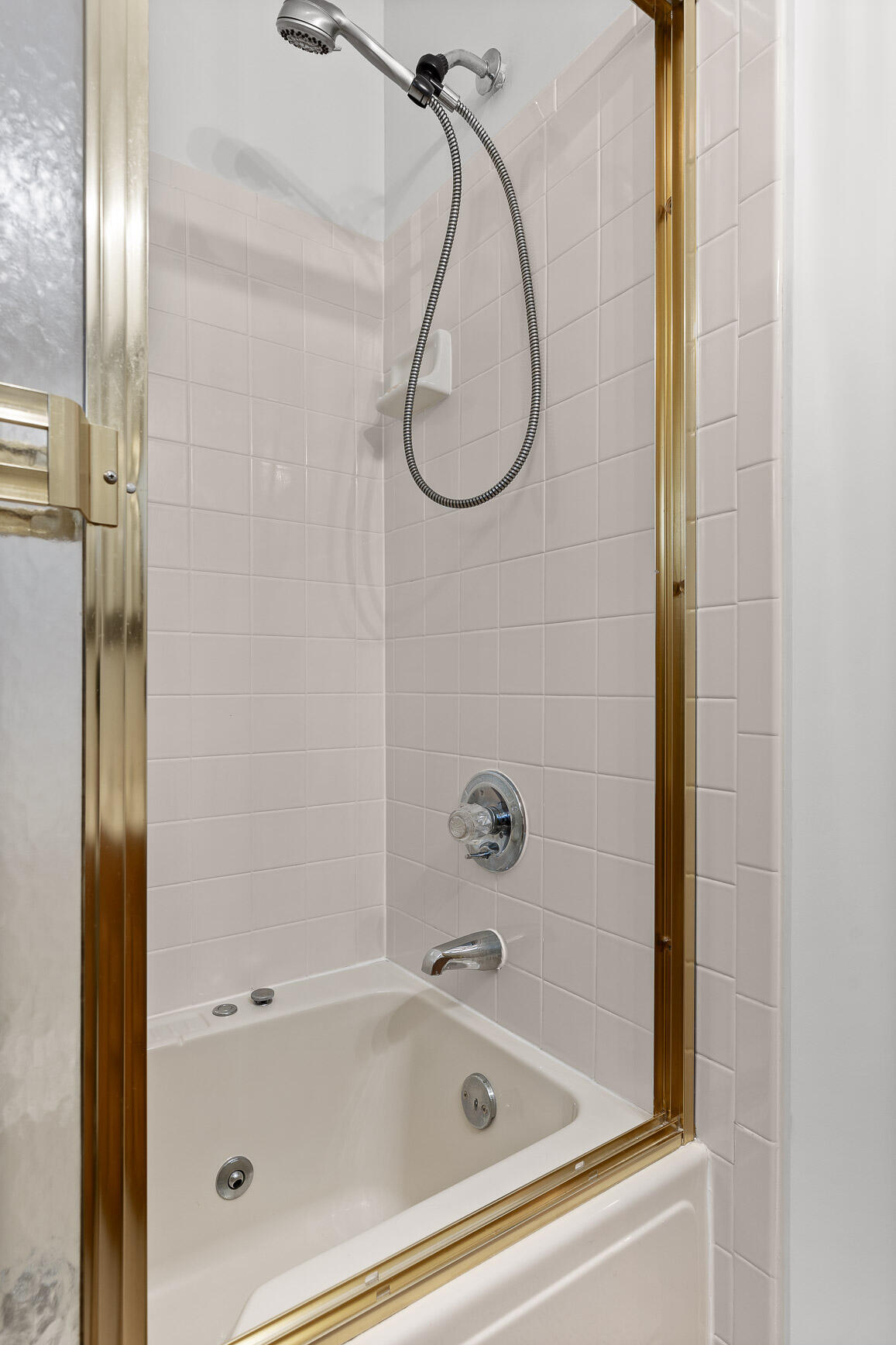 3629 Koons Road Chattanooga, TN 37412 - Photo 20 of 28 Full Guest Tub/Shower Combo