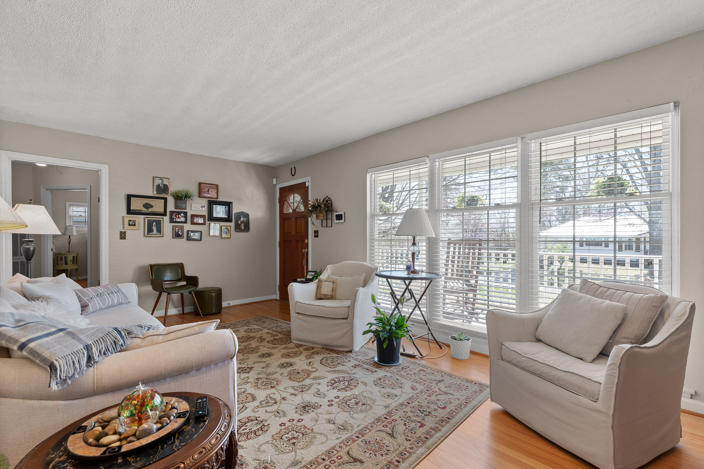 3629 Koons Road Chattanooga, TN 37412 - Photo 2 of 28 Living Room