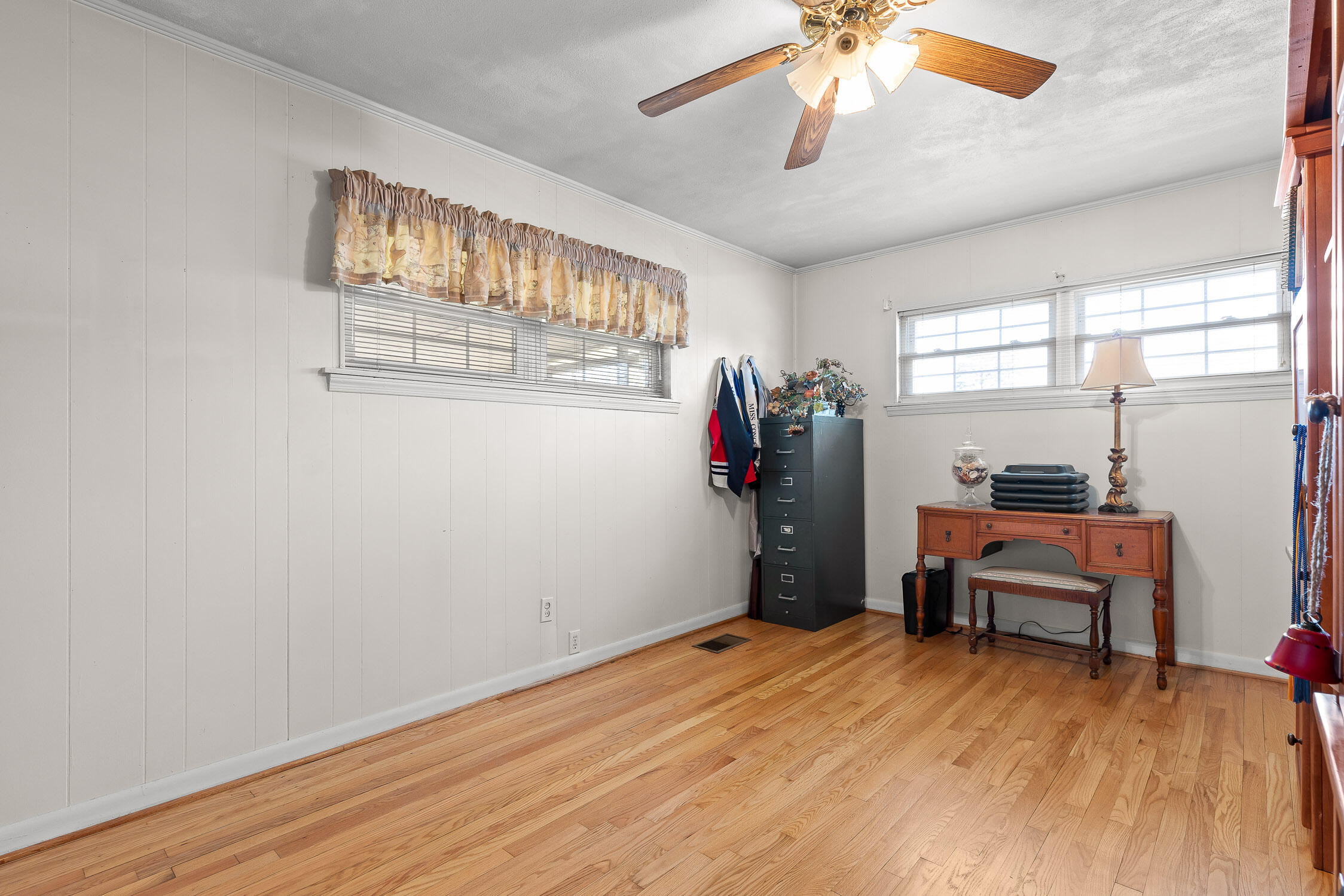 3629 Koons Road Chattanooga, TN 37412 - Photo 21 of 28 Guest Bed 2