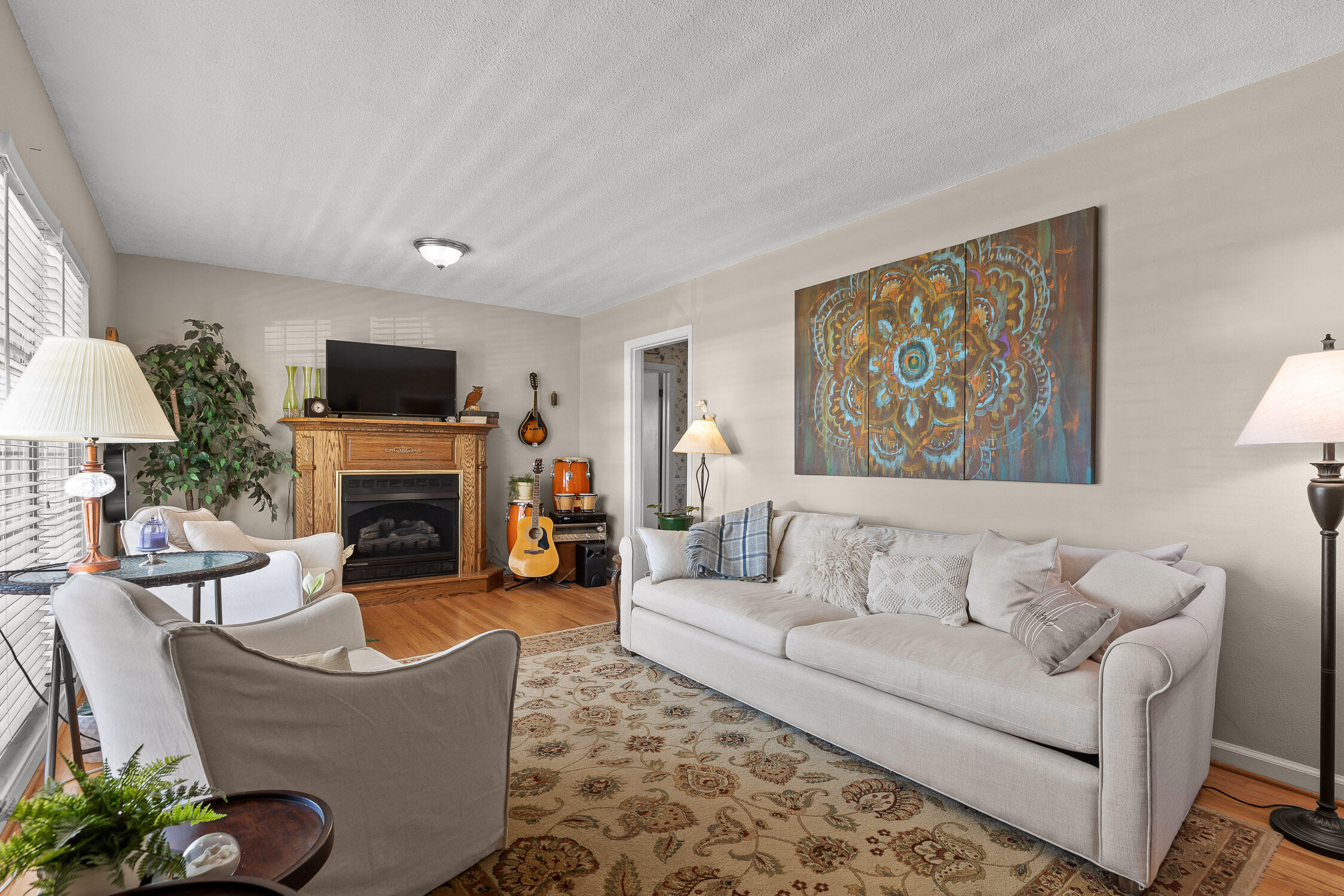 3629 Koons Road Chattanooga, TN 37412 - Photo 5 of 28 Living Room v4