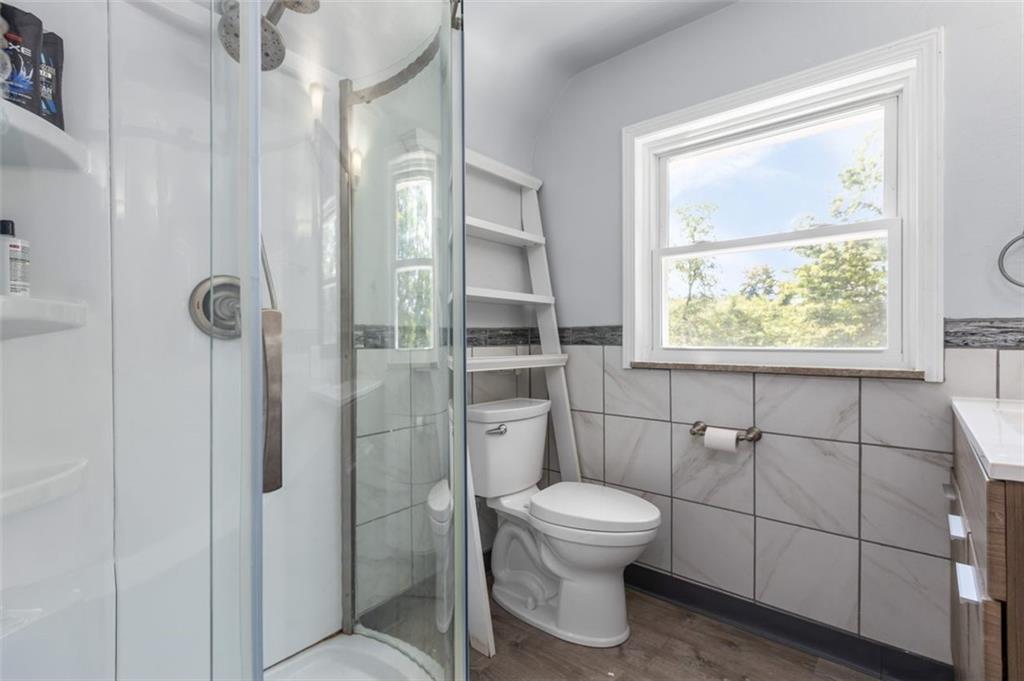 5116 Glenhurst Road Pittsburgh, PA 15207 - Photo 17 of 23 a bathroom with a toilet and a shower