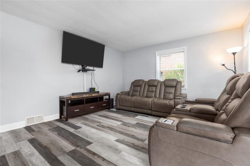5116 Glenhurst Road Pittsburgh, PA 15207 - Photo 3 of 23 a living room with furniture and a flat screen tv