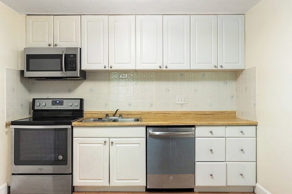 9 Walker Road, Unit 4 North Andover, MA 01845 - Photo 11 of 19