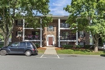 9 Walker Road, Unit 4 North Andover, MA 01845 - Photo 3 of 19