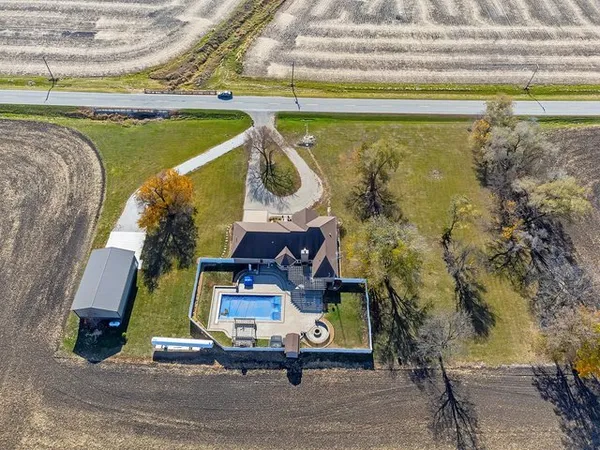 $665,000 | 10739 East 3200 N Road, Blackstone, IL 61313