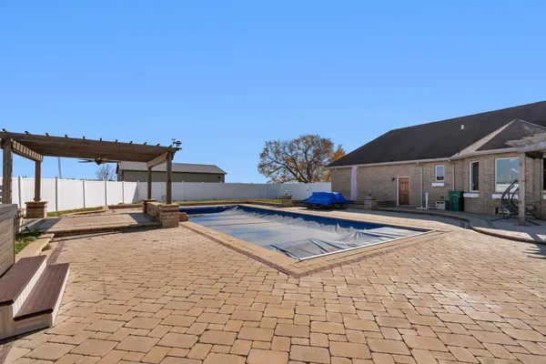 $670,000 | 10739 East 3200 N Road, Blackstone, IL 61313