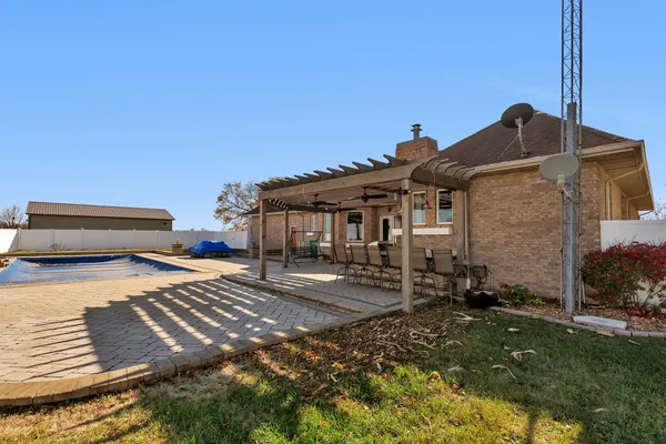 $670,000 | 10739 East 3200 N Road, Blackstone, IL 61313