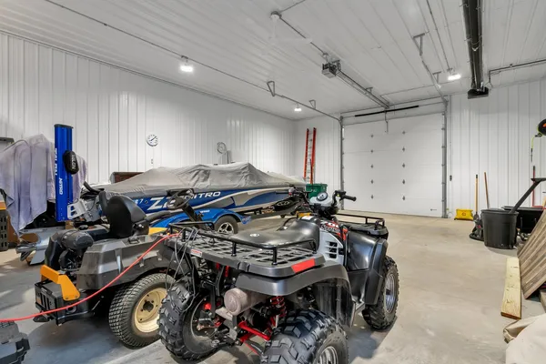 $670,000 | 10739 East 3200 N Road, Blackstone, IL 61313