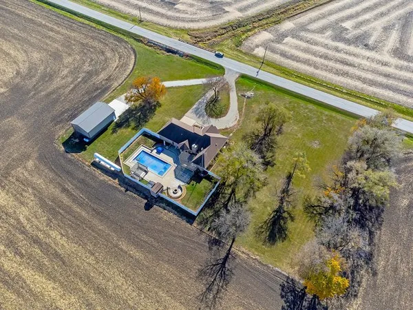 $665,000 | 10739 East 3200 N Road, Blackstone, IL 61313