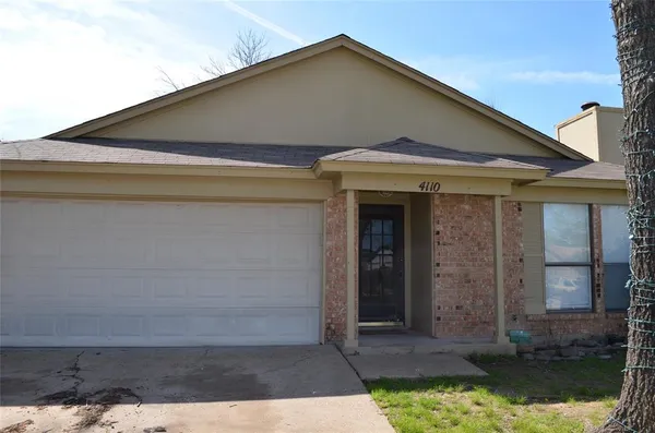 $1,750 | 4110 Green Acres Circle, Arlington, TX 76017
