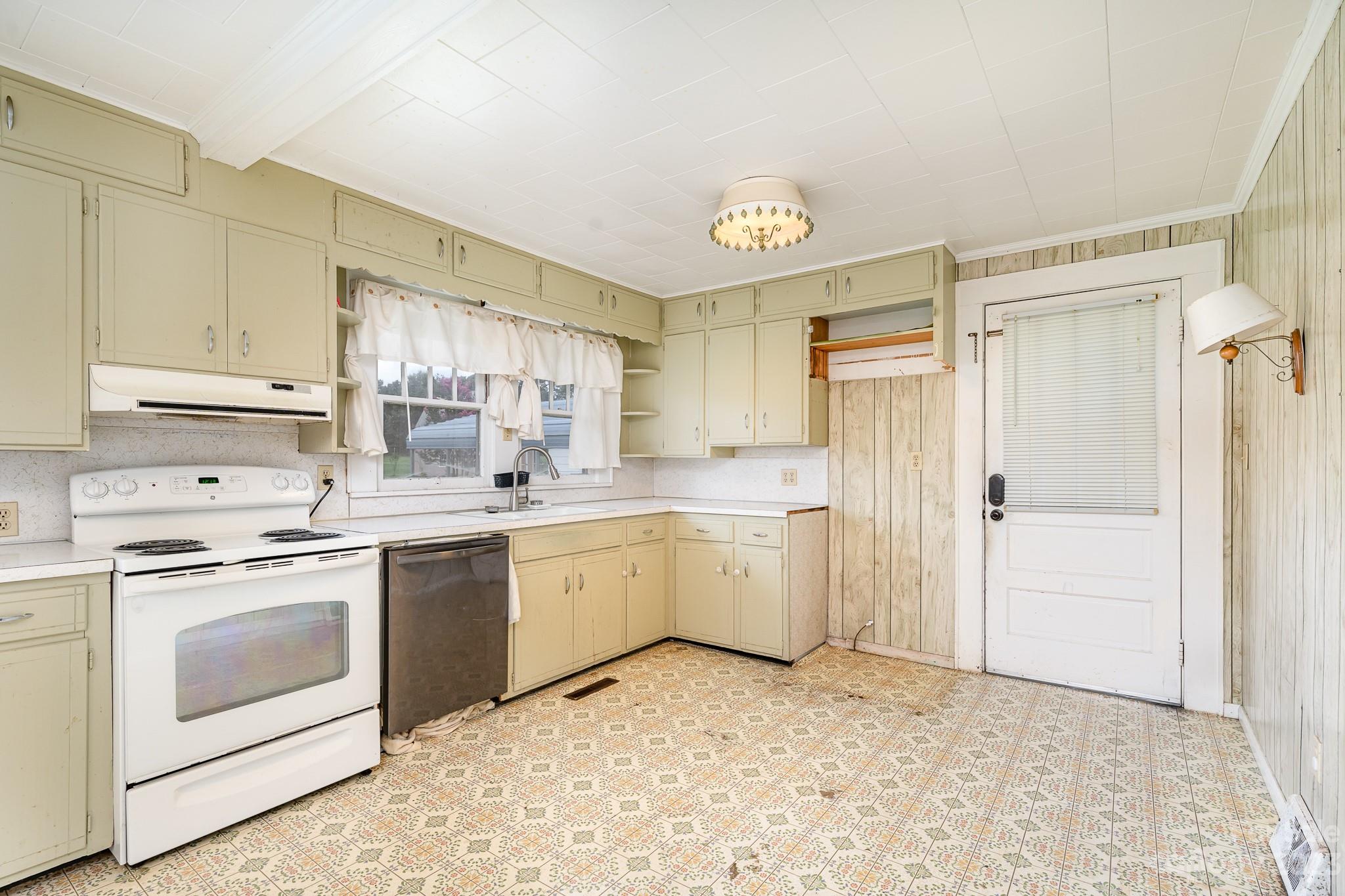 919 Laton Road Albemarle, NC 28001 - Photo 6 of 23 Gallery Image 6