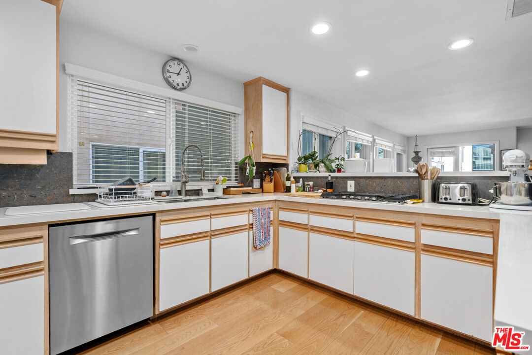 20 Quarterdeck Street, Unit 1 Marina del Rey, CA 90292 - Photo 11 of 21