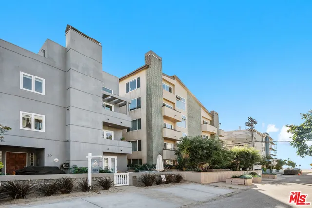 $8,500 | 20 Quarterdeck Street, Unit 1, Marina del Rey, CA 90292