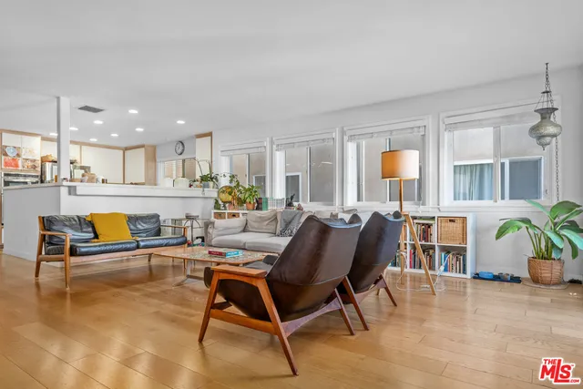 $8,500 | 20 Quarterdeck Street, Unit 1, Marina del Rey, CA 90292