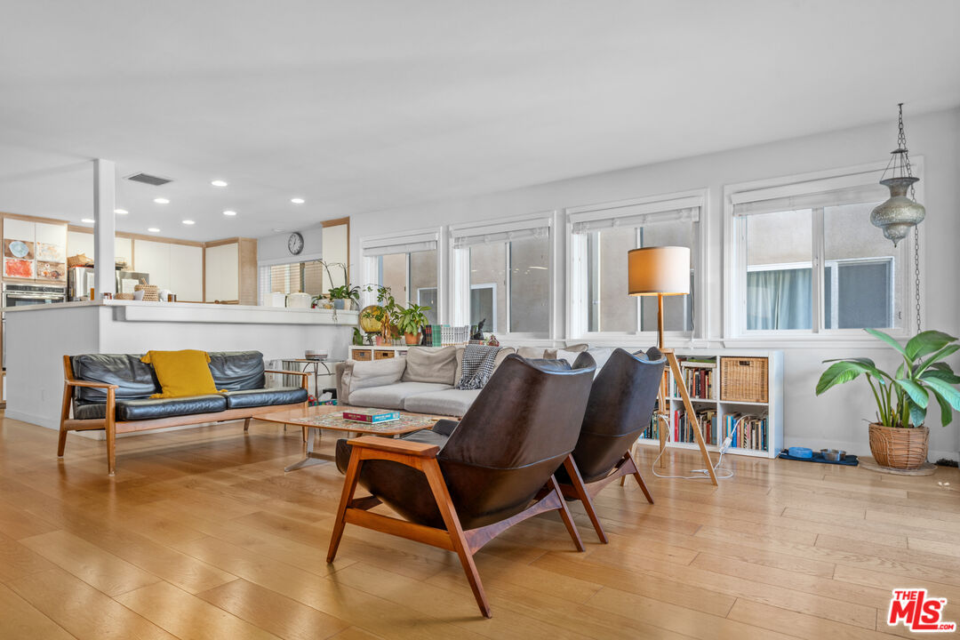 20 Quarterdeck Street, Unit 1 Marina del Rey, CA 90292 - Photo 7 of 21