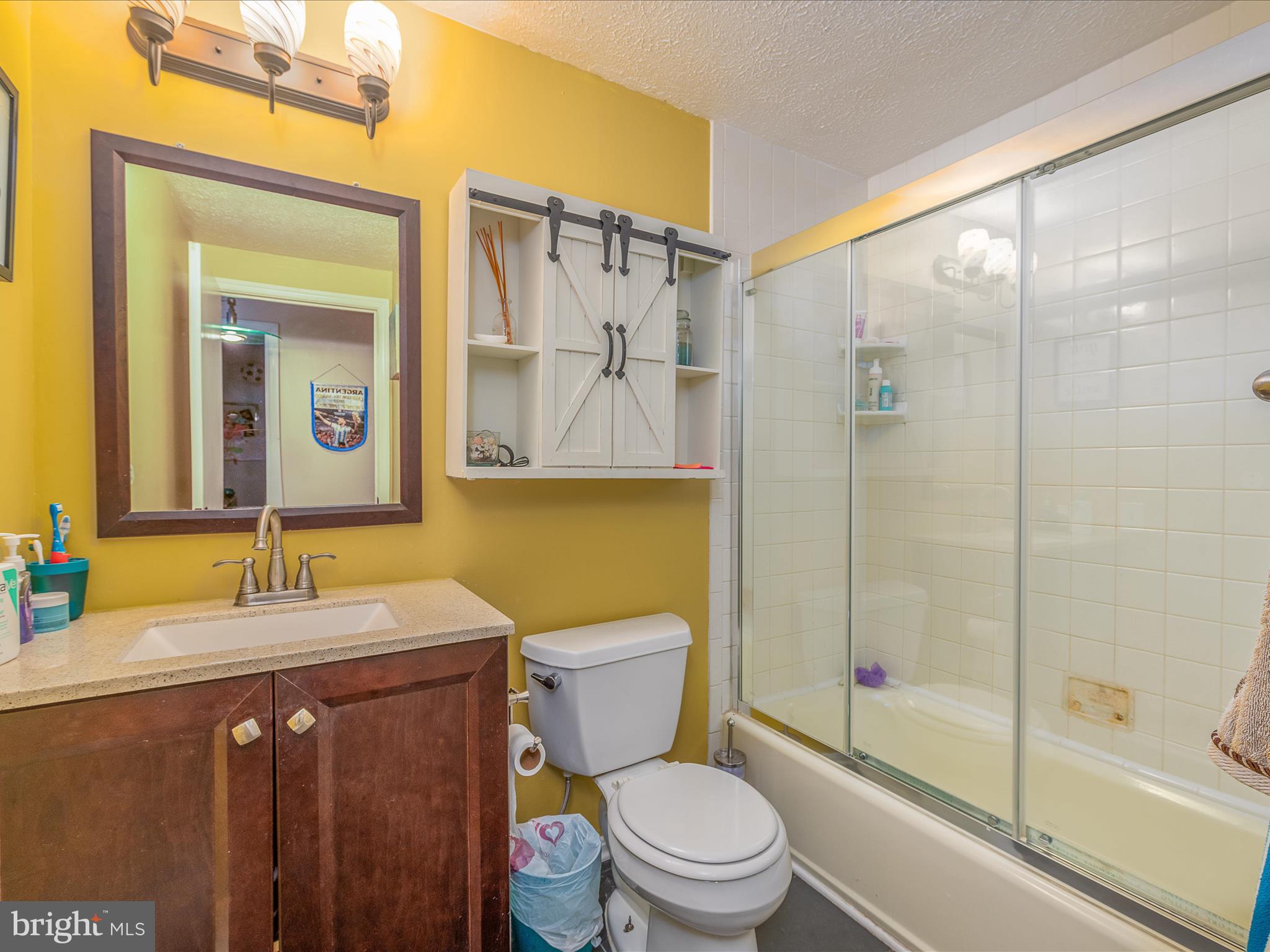 125 Deerfield Place Frederick, MD 21702 - Photo 12 of 34 Hall bath w/ ceramic tile floor and tub/shower