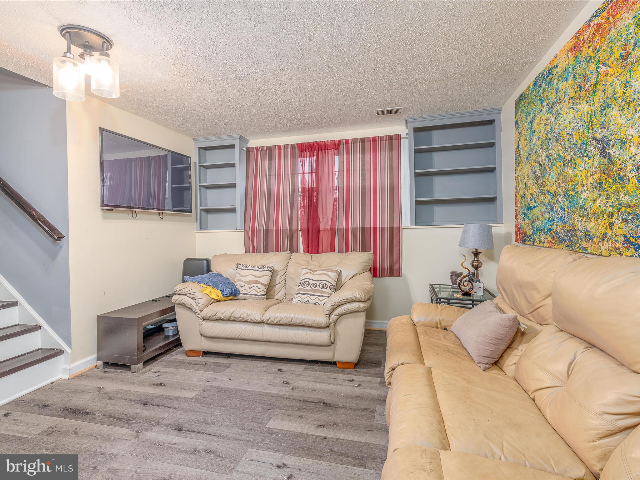 125 Deerfield Place Frederick, MD 21702 - Photo 17 of 34 windows. Includes overhead light. Could be a great