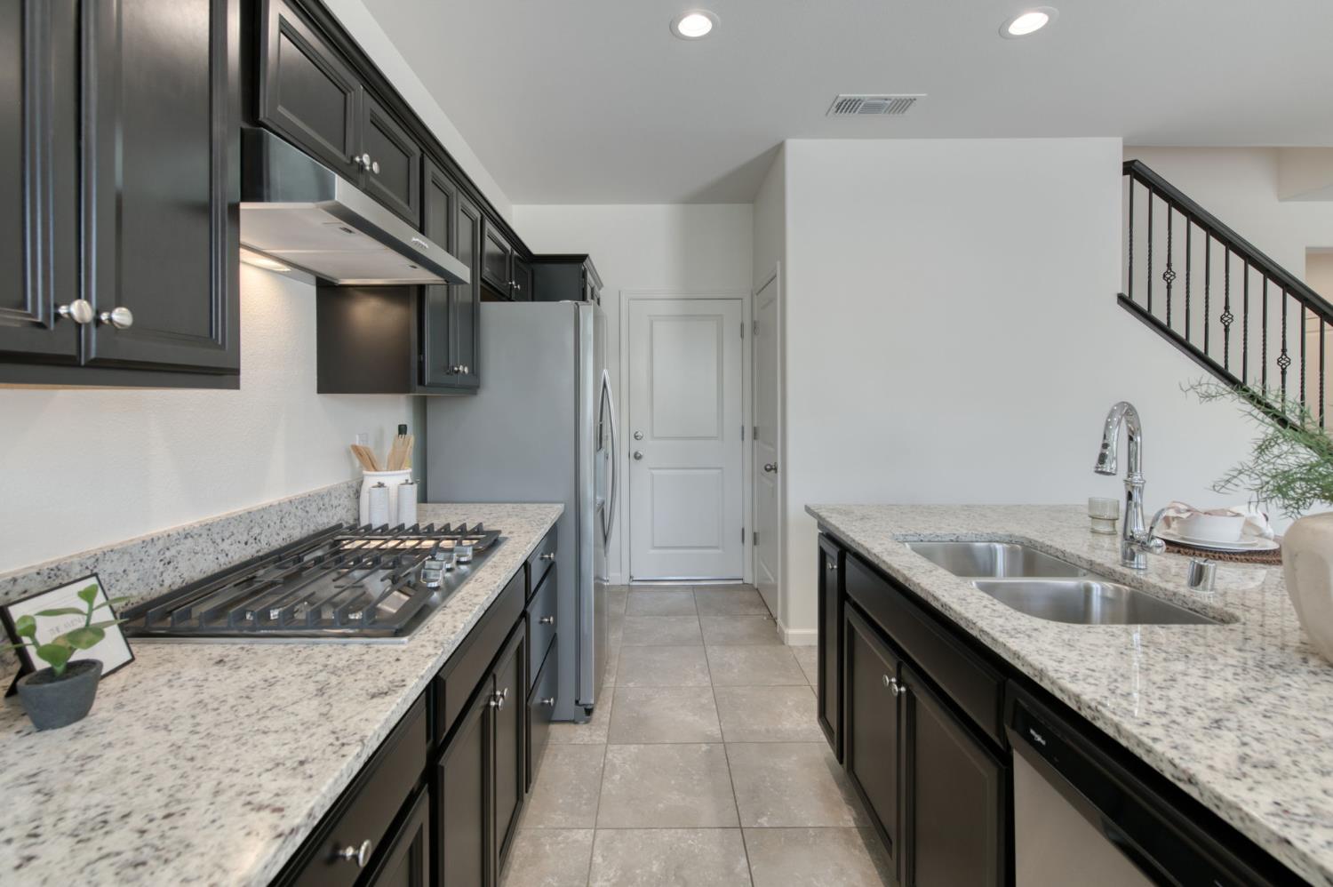 896 Lassen Lane West Madera, CA 93636 - Photo 10 of 24