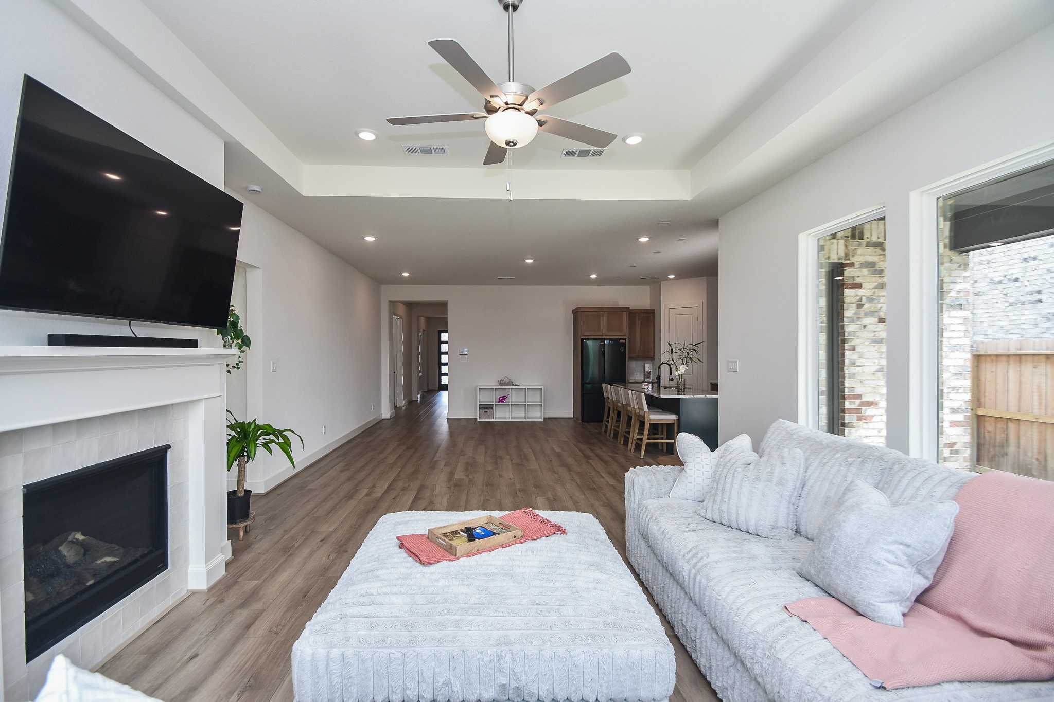 Enjoy the welcoming comfort of this living room, designed to create a warm and cozy atmosphere.