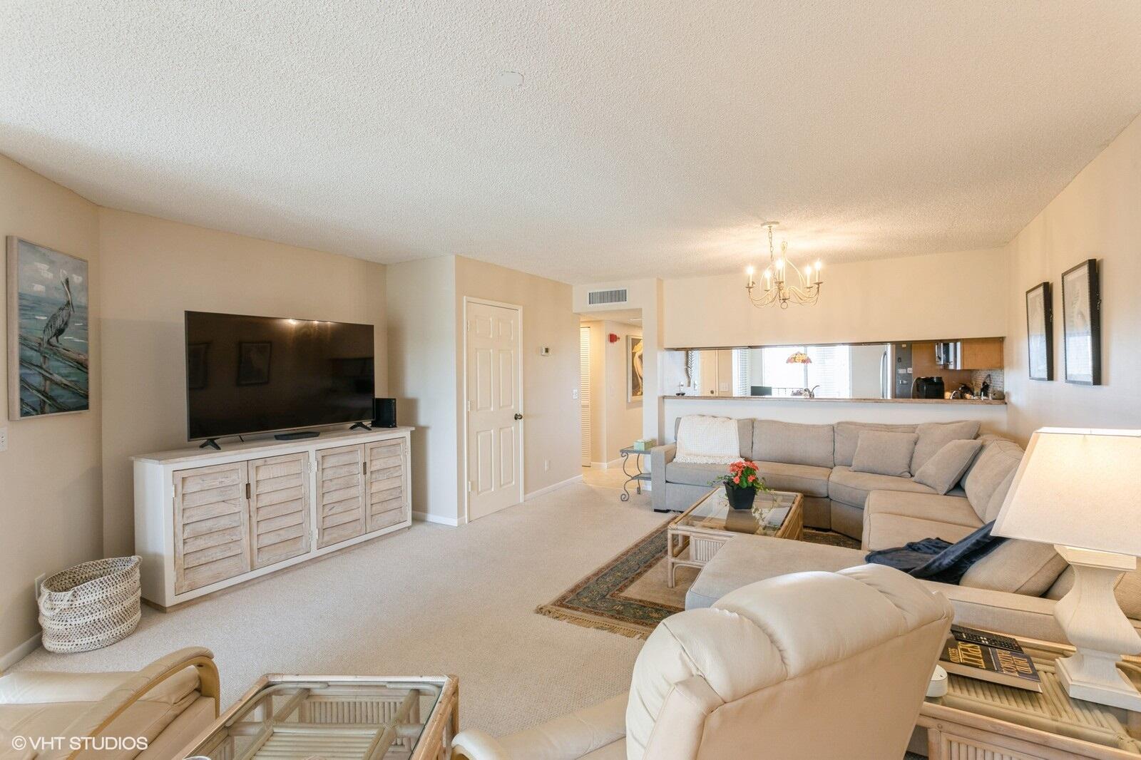 275 Palm Avenue, Unit B403 Jupiter, FL 33477 - Photo 12 of 18 Living Room