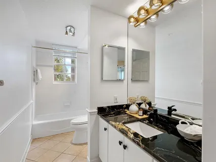 $565,000 | 5420 Eagles Point Circle, Unit 106, Sarasota, FL 34231
