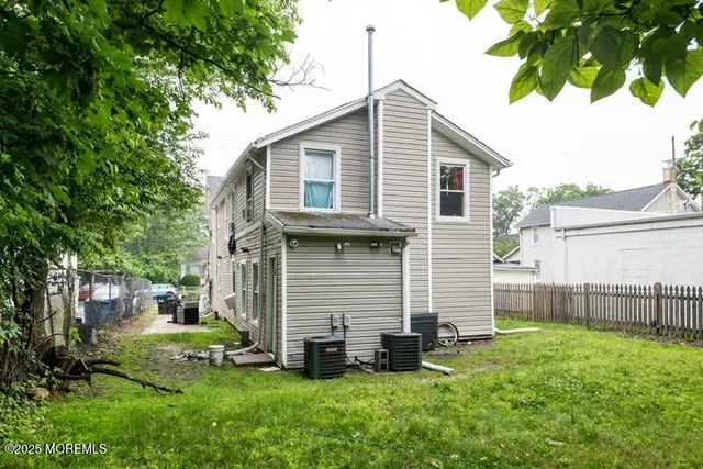 a front view of house with yard