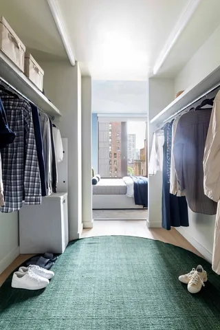 $5,975 | 300 East 50th Street, Unit 2H | Midtown East