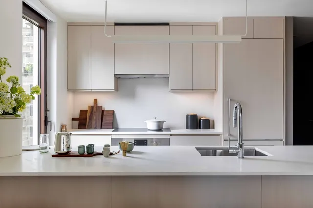 $5,975 | 300 East 50th Street, Unit 2H | Midtown East