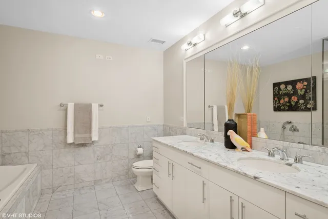 $850,000 | 55 East Erie Street, Unit 2103, Chicago, IL 60611