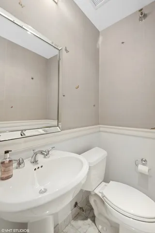 $850,000 | 55 East Erie Street, Unit 2103, Chicago, IL 60611