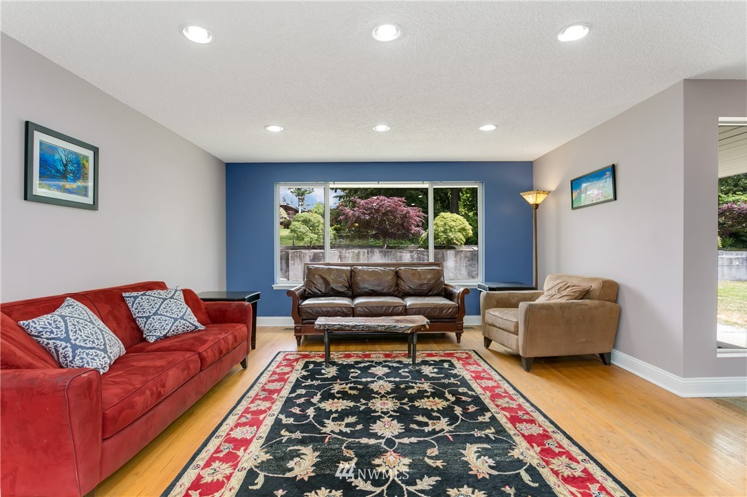 8807 233rd Place Southwest Edmonds, WA 98026 - Photo 6 of 24 Gallery Image 6