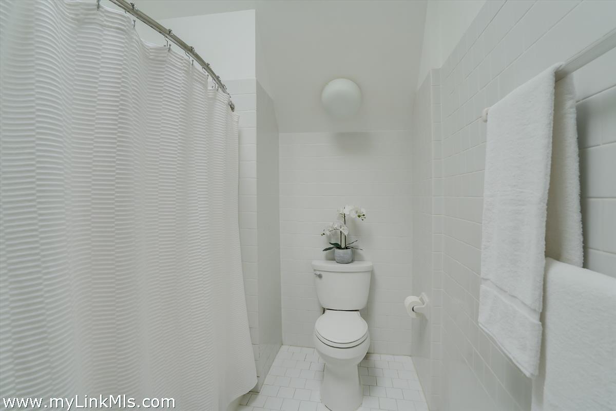44 Cencelle Chilmark, MA 02535 - Photo 20 of 51