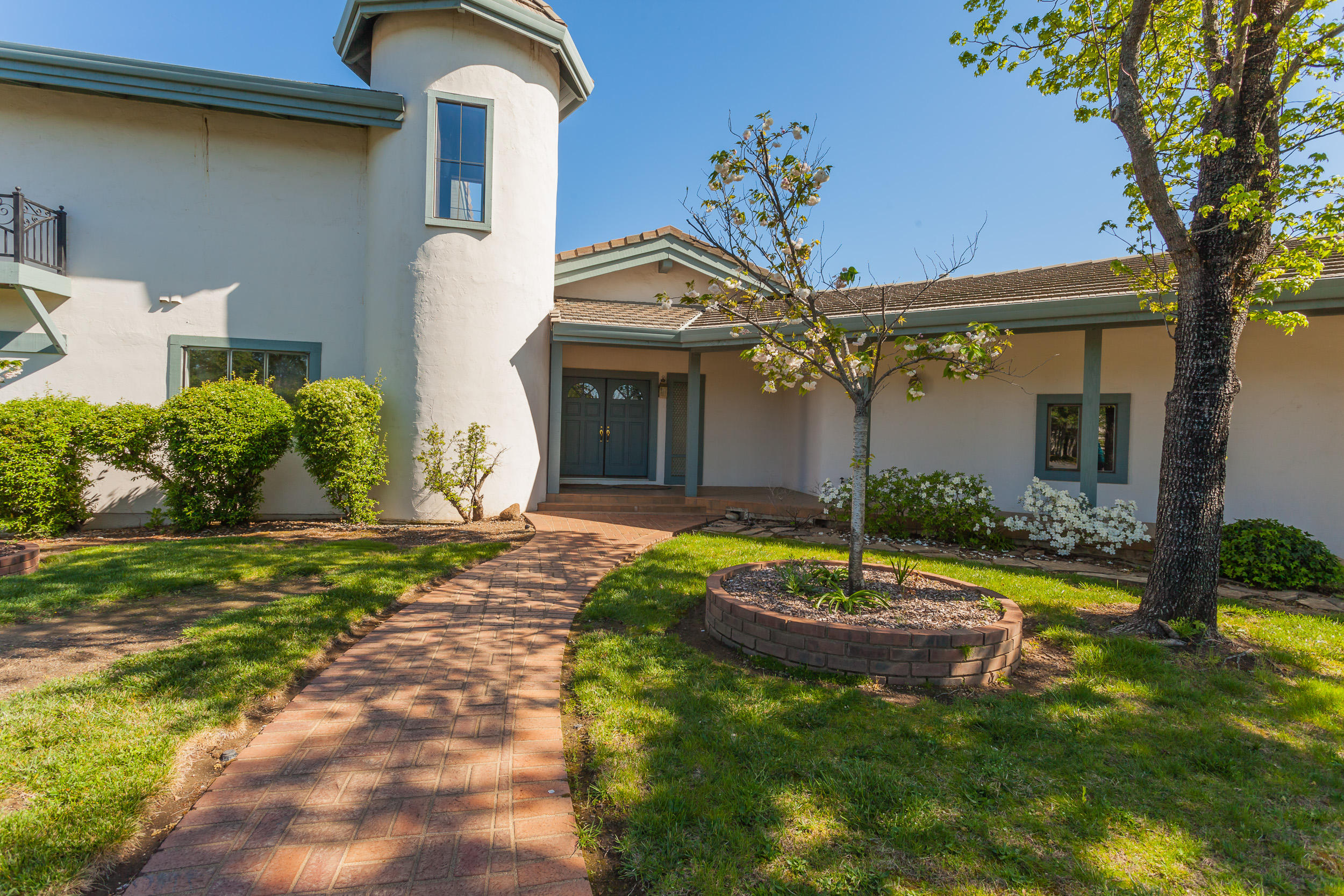 10407Sundance-Exterior-MLS-8.jpg