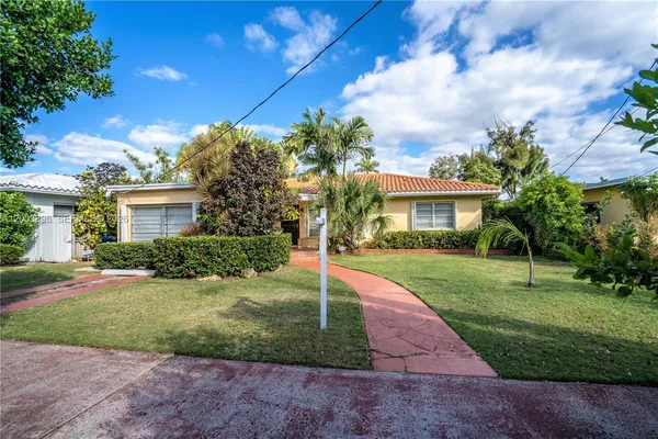 $5,600 | 475 South Shore Drive, Miami Beach, FL 33141