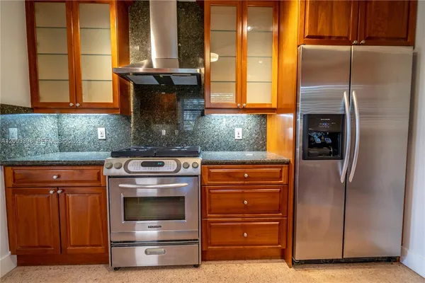 $5,600 | 475 South Shore Drive, Miami Beach, FL 33141