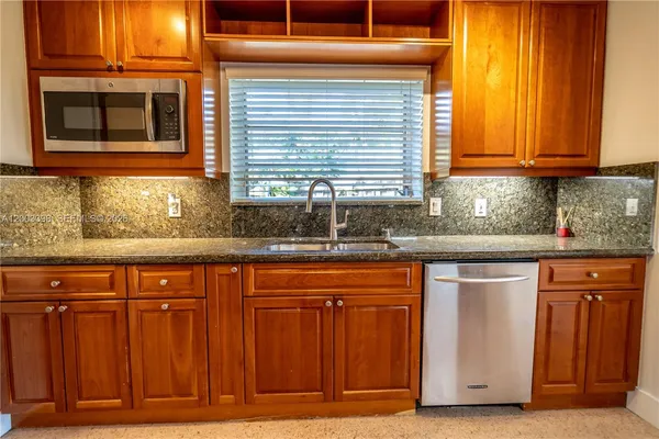 $5,600 | 475 South Shore Drive, Miami Beach, FL 33141