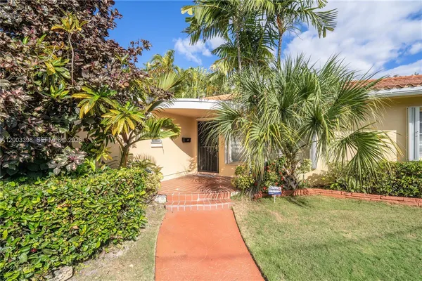 $5,600 | 475 South Shore Drive, Miami Beach, FL 33141