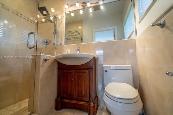 $5,600 | 475 South Shore Drive, Miami Beach, FL 33141